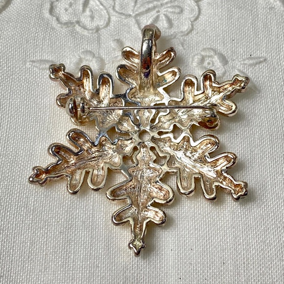 Silver Snowflake Pin - Picture 4 of 8